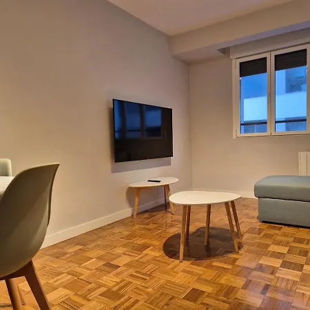 1a143 Junto A La Playa En * Gijón